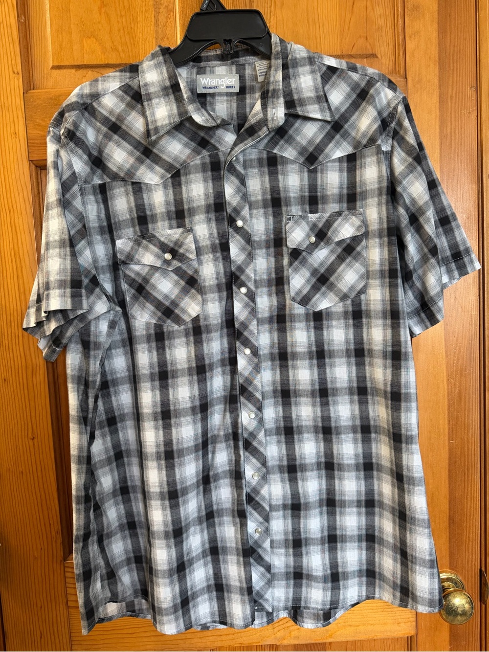 Wrangler Men’s XLT Short Sleeve Plaid Western Shirt - Black & Gray